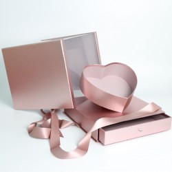 Подарочная коробка для цветов и подарков 23*26*26cm"rose pink"