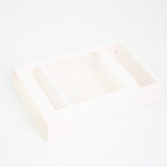 Kartona kastes ar logu 19*15*4.7cm, balta 12gab.