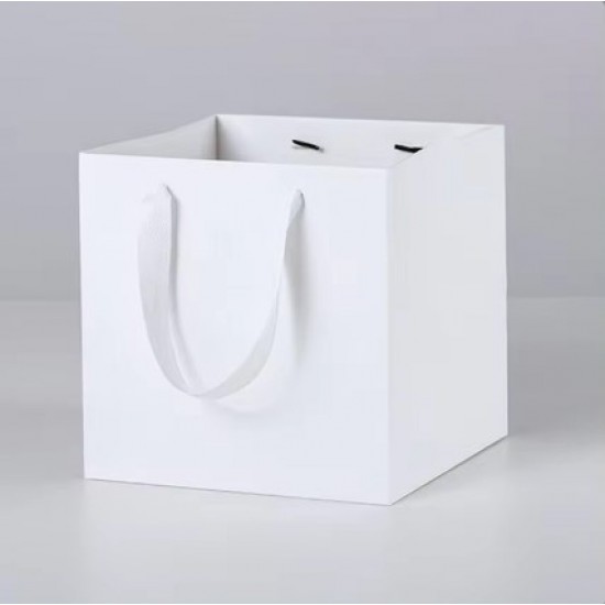 Paper gift bag 20*20*20cm 1pcs, white