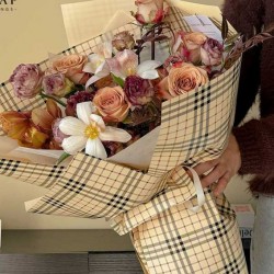 Ūdensizturīgais ziedu un dāvanu iepakojums BURBERRY 20loksnes